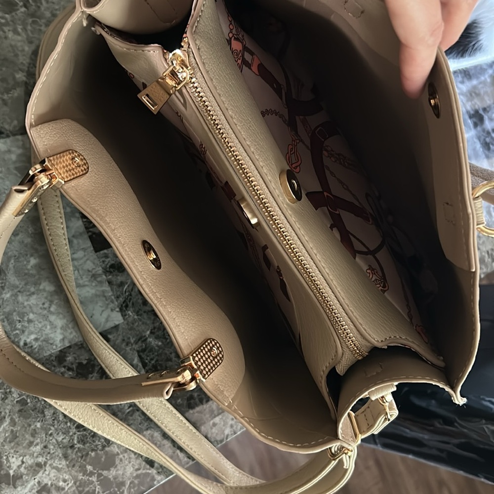 Elegant Vegan Tan Tote Bag - Picture 4 of 11